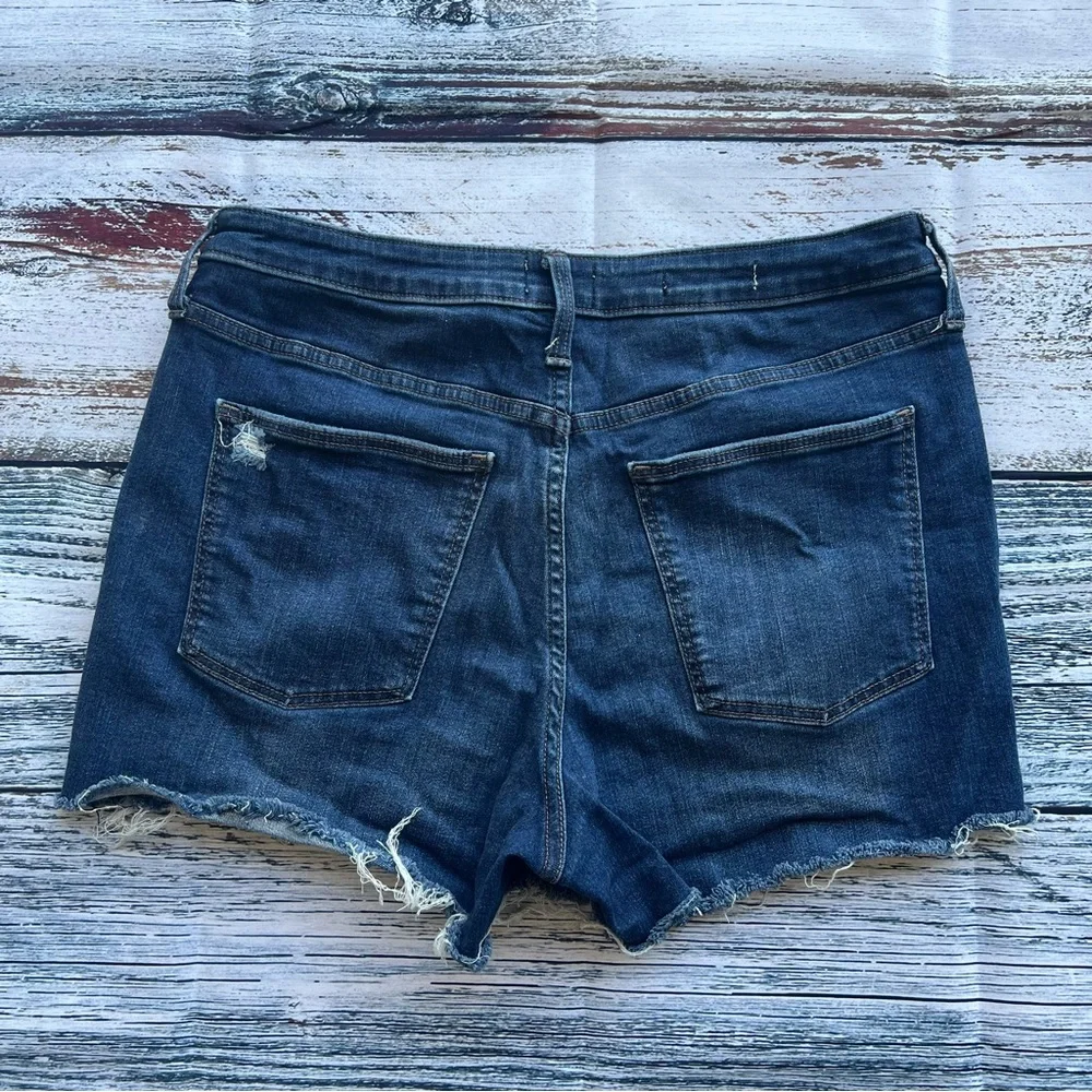 Universal Threads Hi Rise Midi Womens Distressed Denim Short size 14 (32 waist)